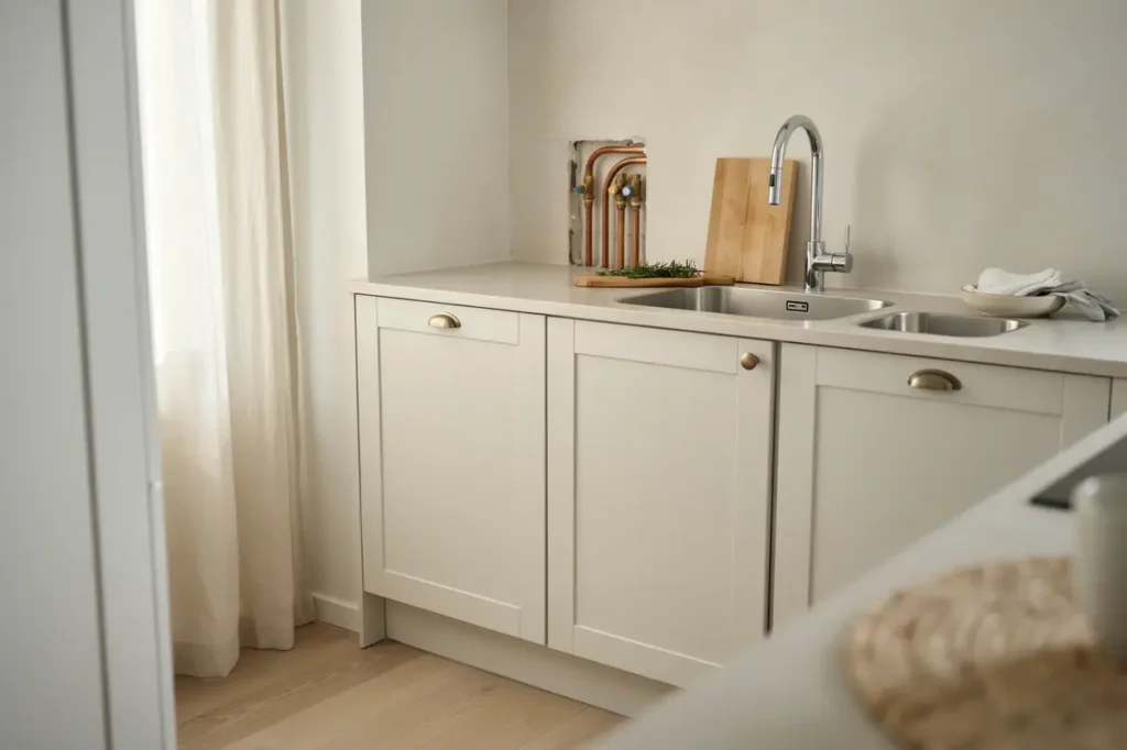 r rdragning och installation av k ksblandare i villa i sk ndal